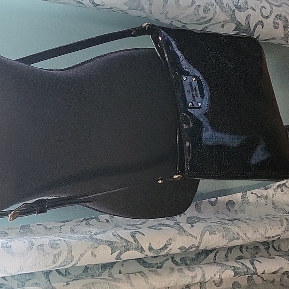 Kate spade black patent leather crossbody bag, with zipper top - Picture 3 of 6
